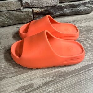 Adidas Yeezy slides/7